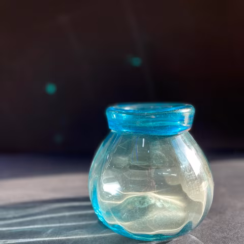 تنگ شیشه ای کوچک